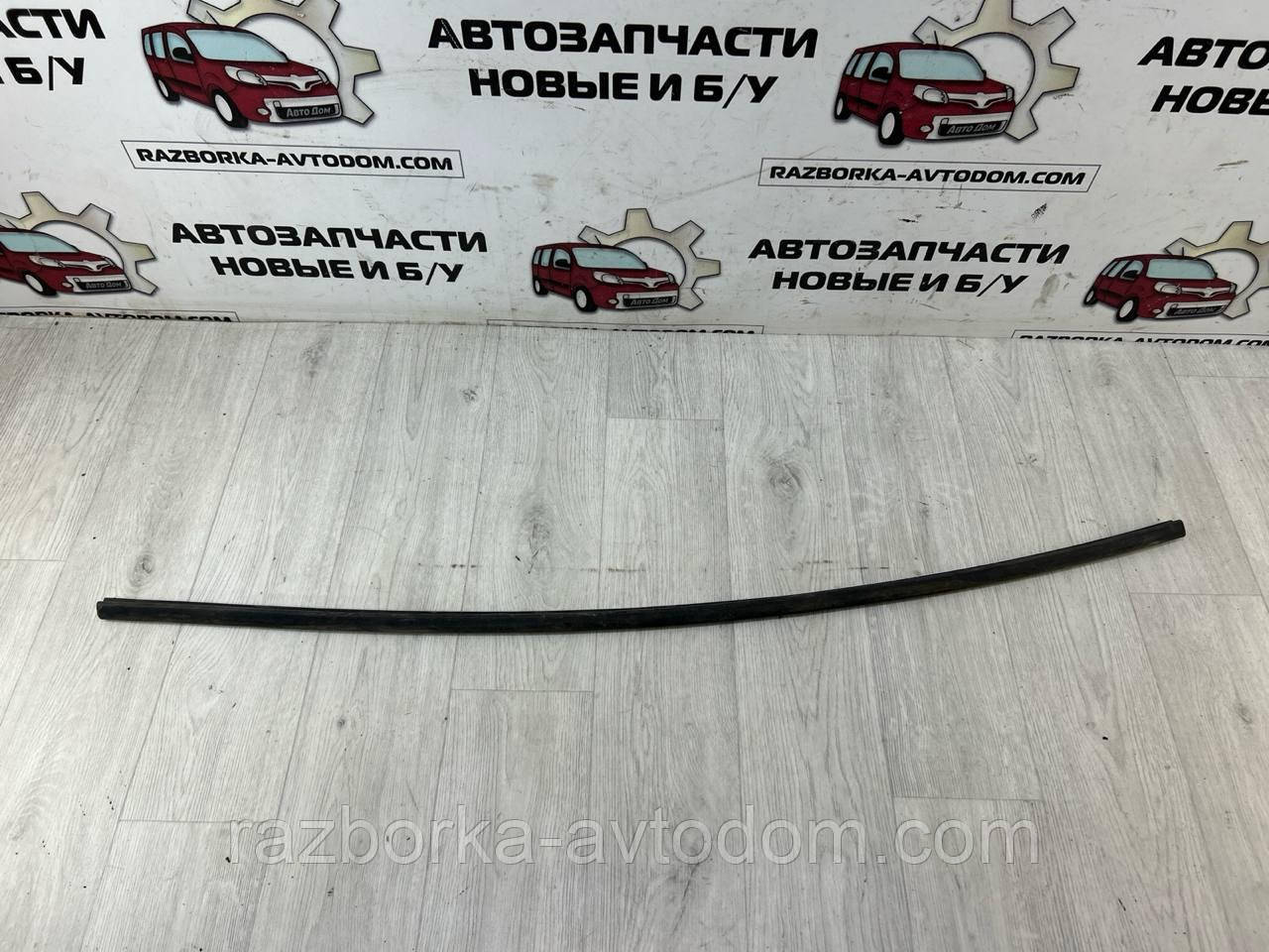 Ущільнювач дверей передньої лівої/порога (нижня) Peugeot 407 (04-11) OE: 9023QY