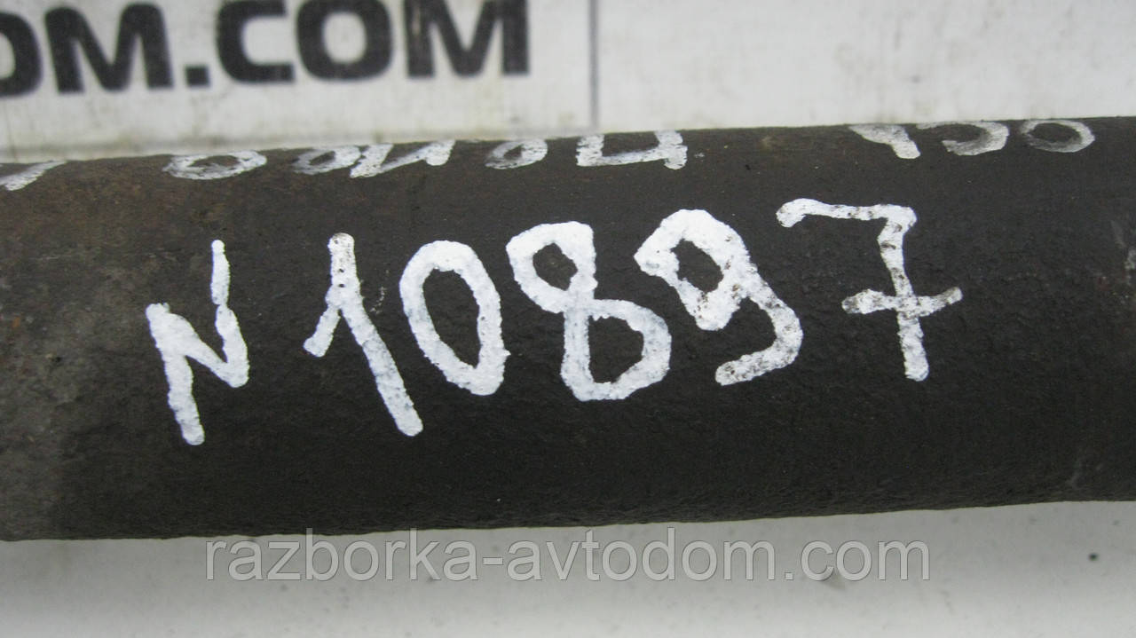 Напівось передня права VW Passat B5 (1997-2000) Дефект OE:8D0407452FX