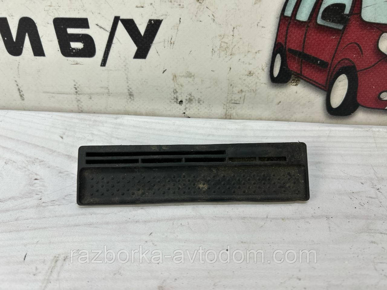 Накладка, килимок діагностичного роз'єму VW Passat B5, Audi A5 B5 OE:3b0863274a