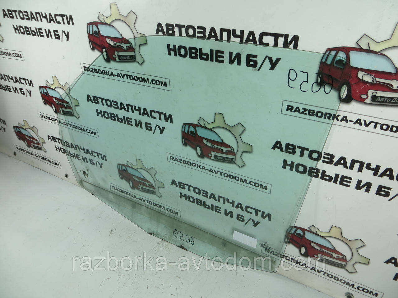 Скло дверей переднє праве MERCEDES-BENZ Vito W638 (1996-2003) ОЕ: A6387200220