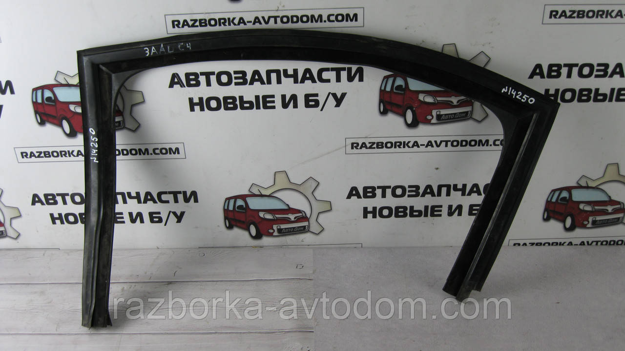 Щільна гумка скла дверей задньої лівої Citroen C4 (04-08) OE:9300P0
