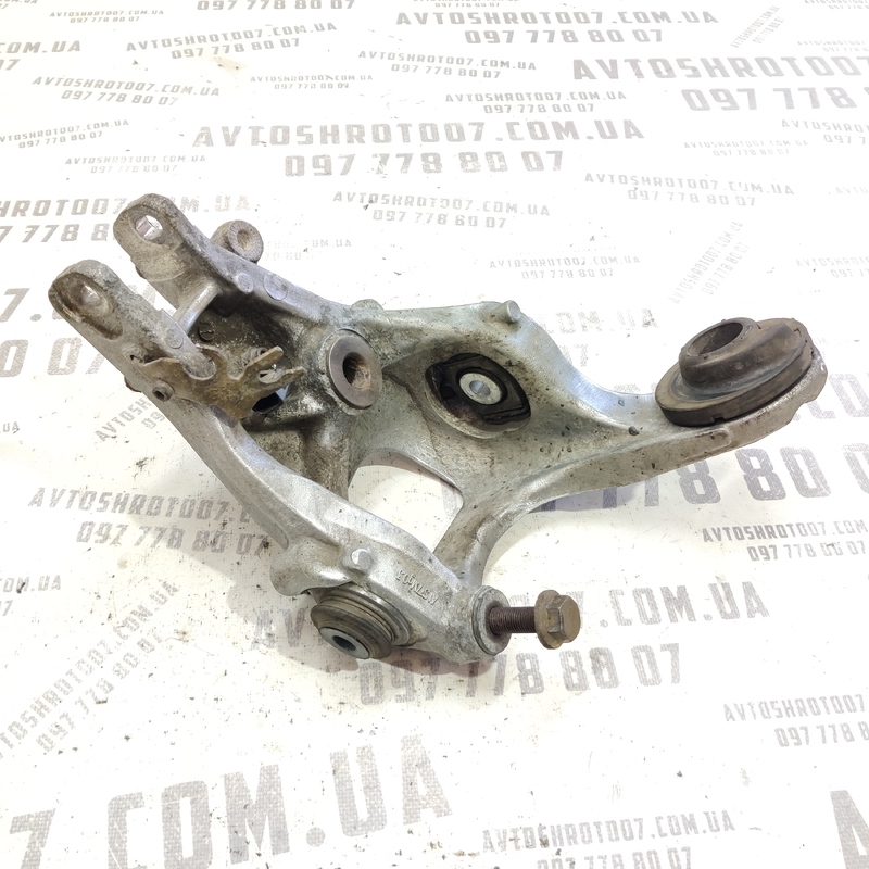 Цапфа Audi A4 B8 (07-15) 2.0 Дизель задня ліва