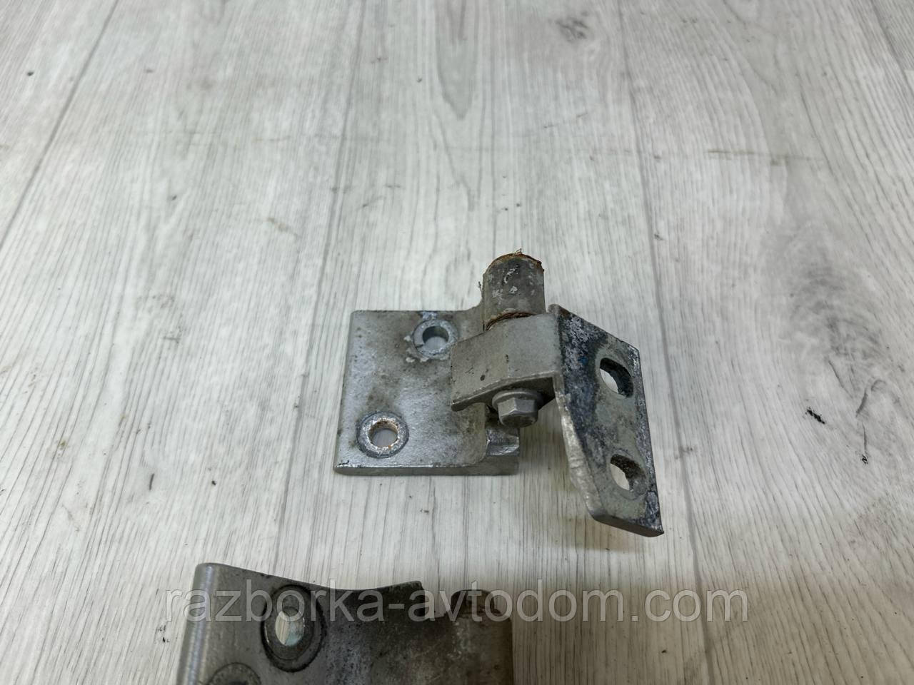 Петлі передніх правих дверей (комплект) верх + низ Citroen Berlingo, Peugeot Partner (03-08) OE:903599, 9035A0