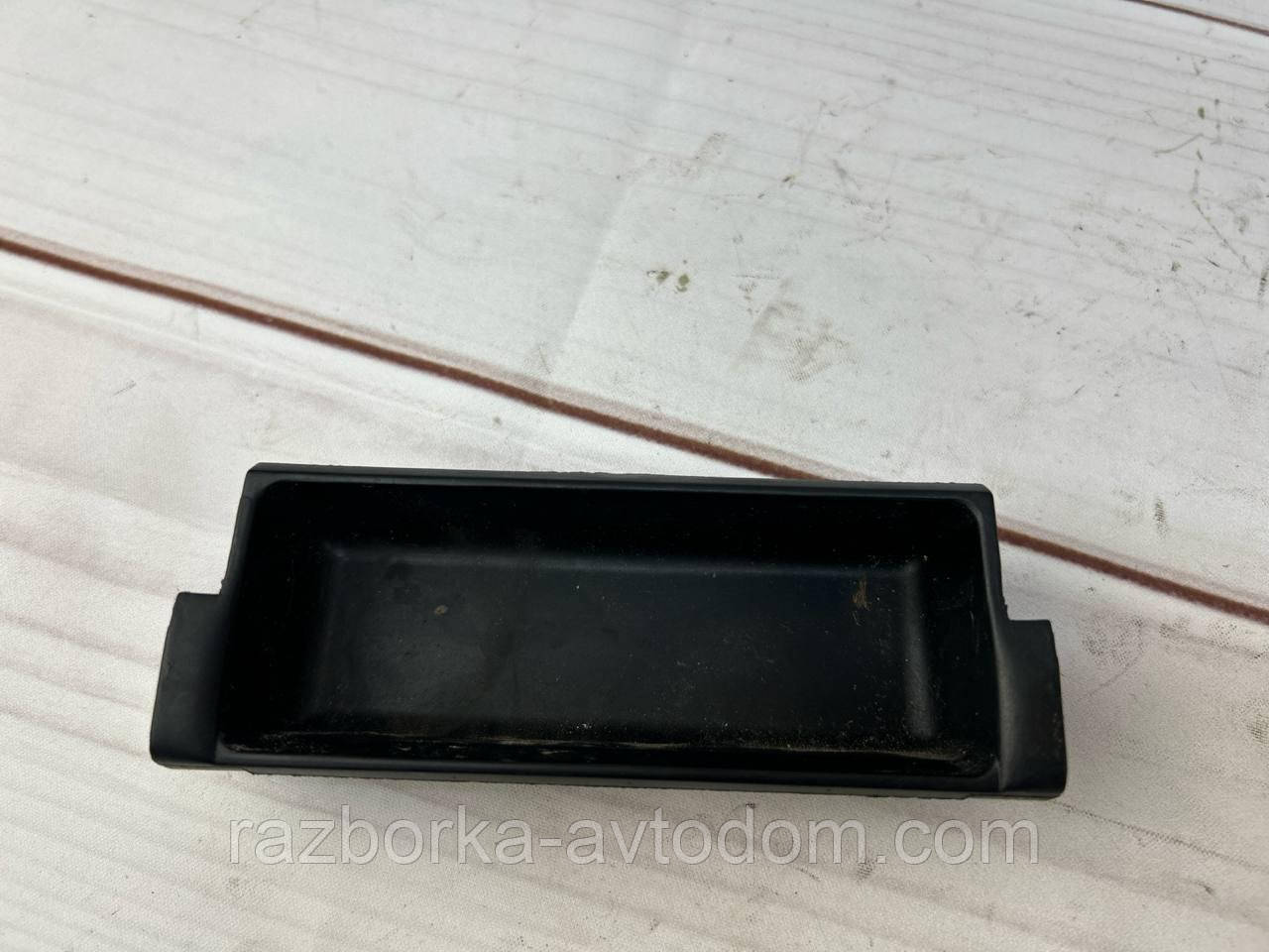 Пепельниця задня VW Passat B5 (96-05) OE:3B0857962A фото 2