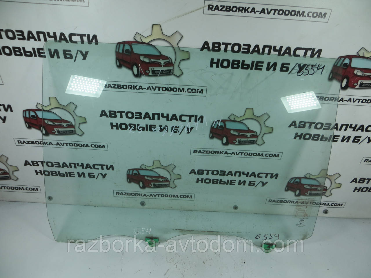 Скло дверей лівого бічного (від'їзного) Nissan Vanette C23 (1991-2001). ОЕ: 823017C300
