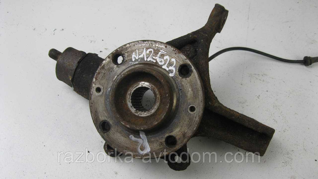 Поворотний кулак/ступиця передня права (цупфа) Citroen C4 (2004-2010) OE:3647 84