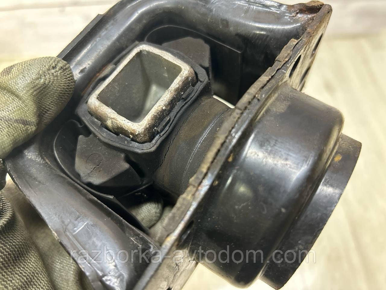 Подушка двигуна права 1.6HDI Peugeot 308 (07-), 307, 5008, 3008, PARTNER OE: 1807GF ДЕФЕКТ