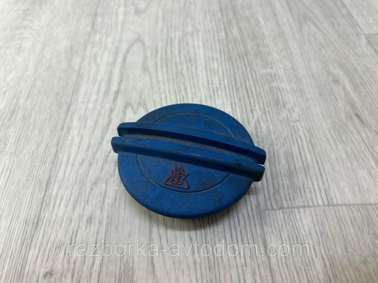 Кришка розширювального бачка VW Transporter T4, TOUAREG, Passat b5, b6 OE:3b0121321
