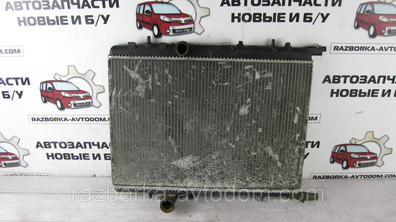 Радіатор охолодження двигуна Citroen C4 (2004-2011), Peugeot 307 (2001-2005) 1.6/ 2.0i OE:9637040680