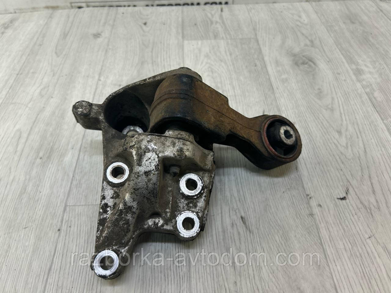 Кронштейн/кріплення подушки двигуна правий 2,0HDI Peugeot 407 (04-11) OE:96451611