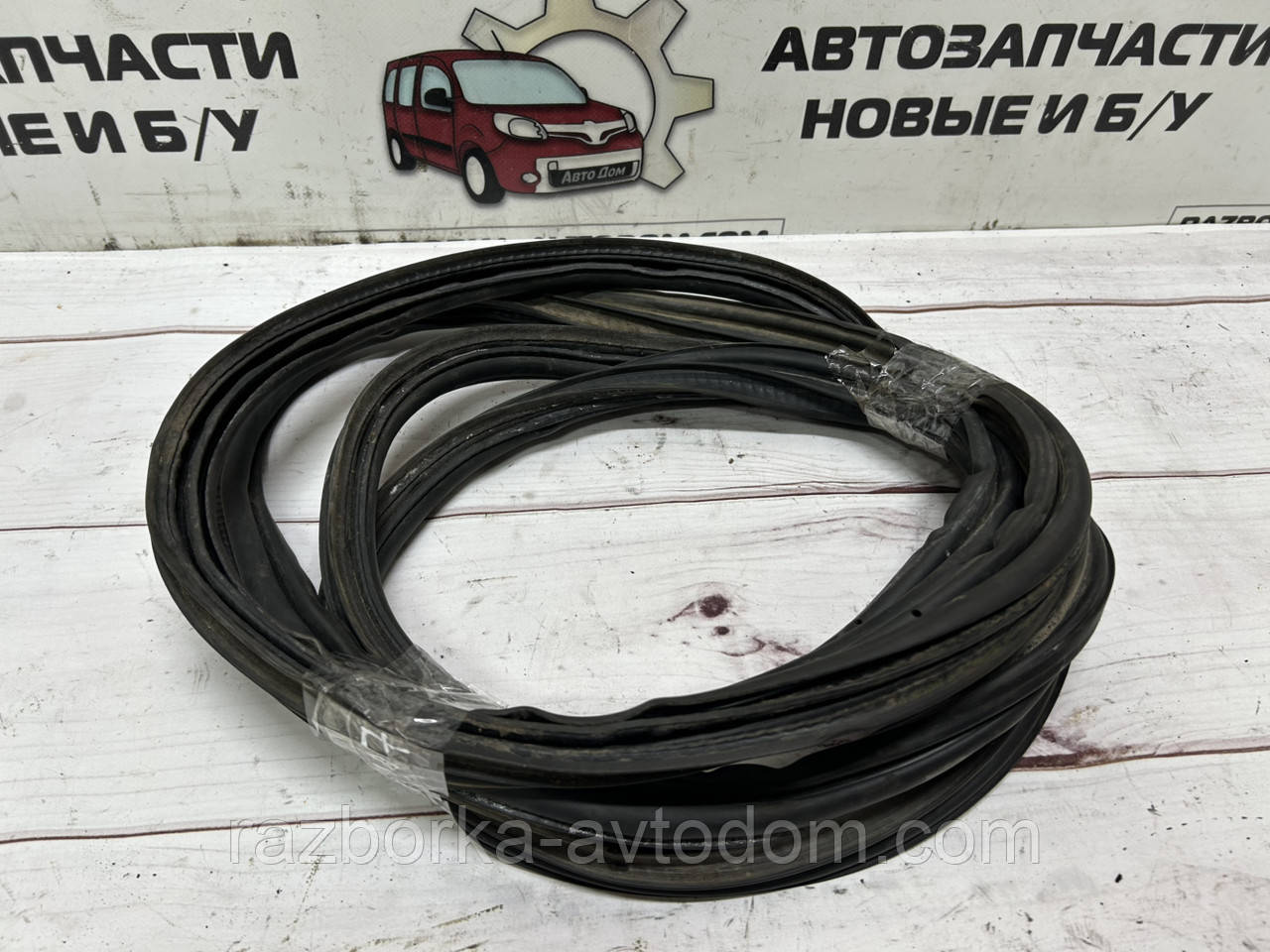 Щільна гумка кришки багажника Opel Zafira B (05-13) OE:13241419