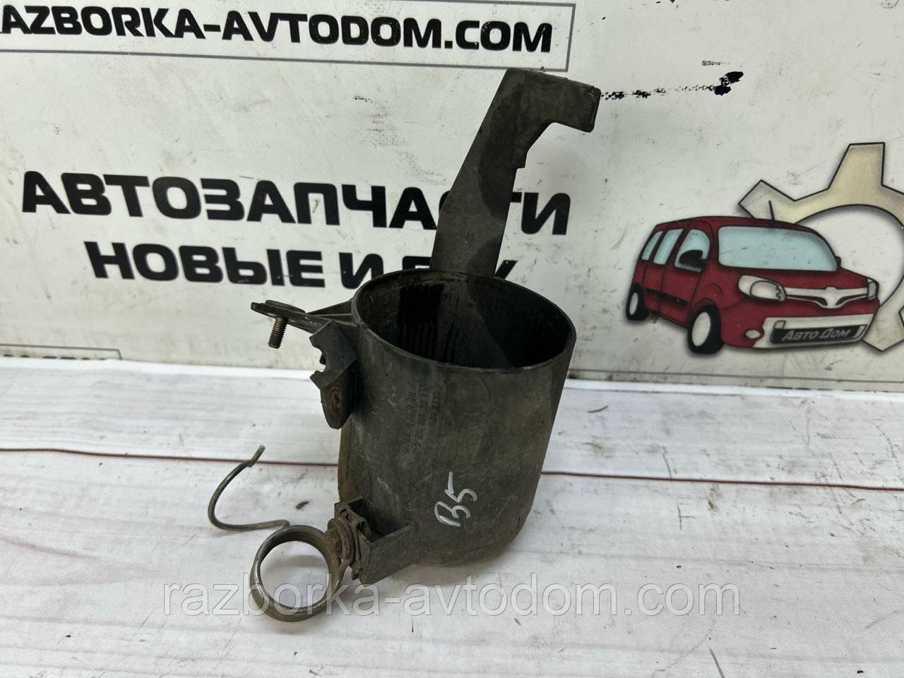 Кронштейн/ Кріплення осушувача кондиціонера VW Passat B5 (96-05), Audi A6 C5, A4 OE:8d0260197c
