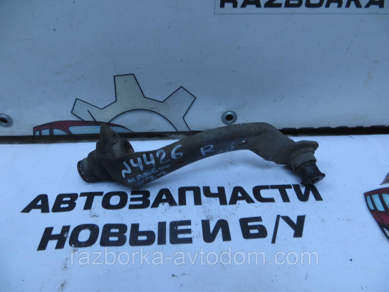 Кронштейн підрамника правий Renault Kangoo 08-13 8200361270