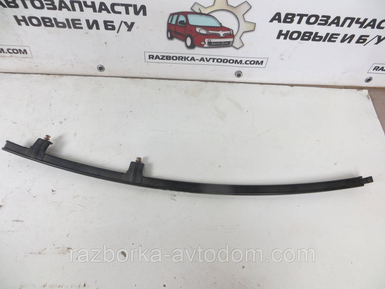 Напрямні скла задніх правих дверей Mitsubishi Pajero Sport 1 (1997-2009) OE:MR237958