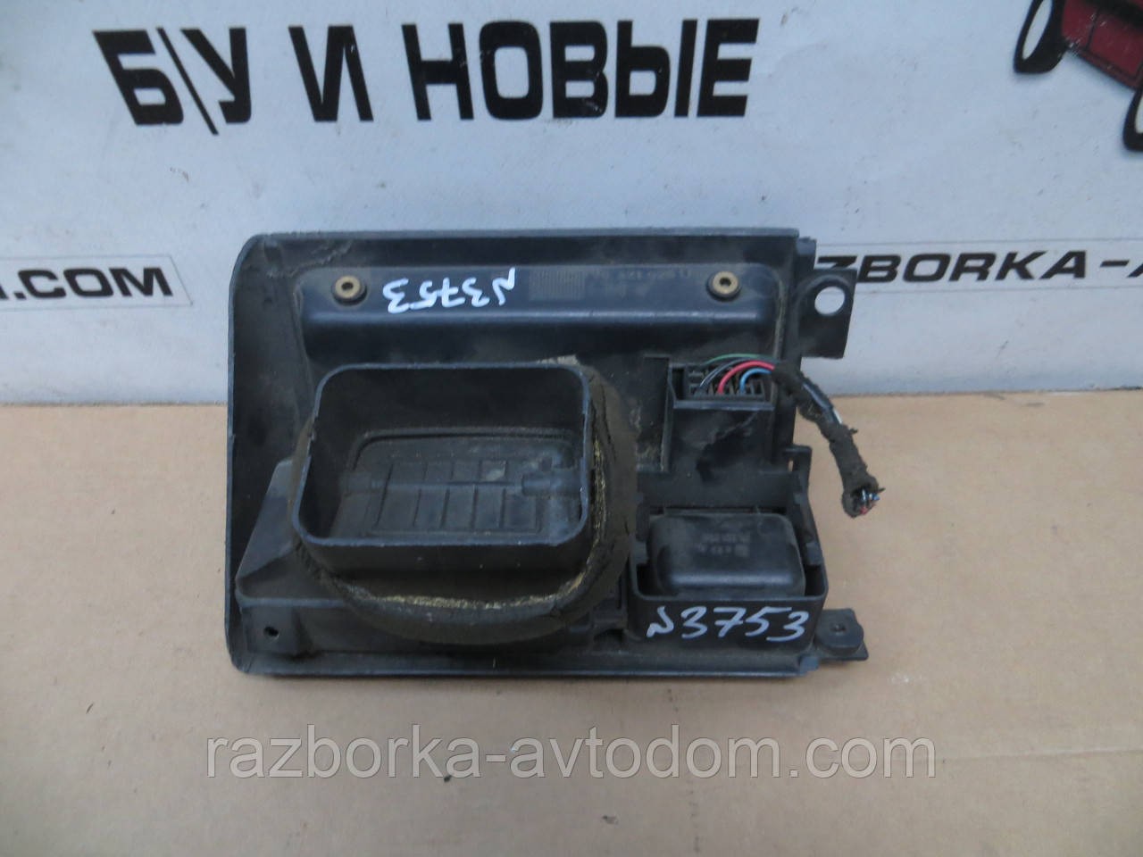 Дефлектор повітряний повітродув центральний Opel Corsa A (1982-1992) OE:90321026