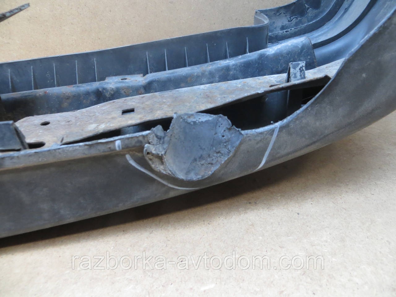 Бампер задній унів. Opel Omega A (86-89) OEM GM90224072