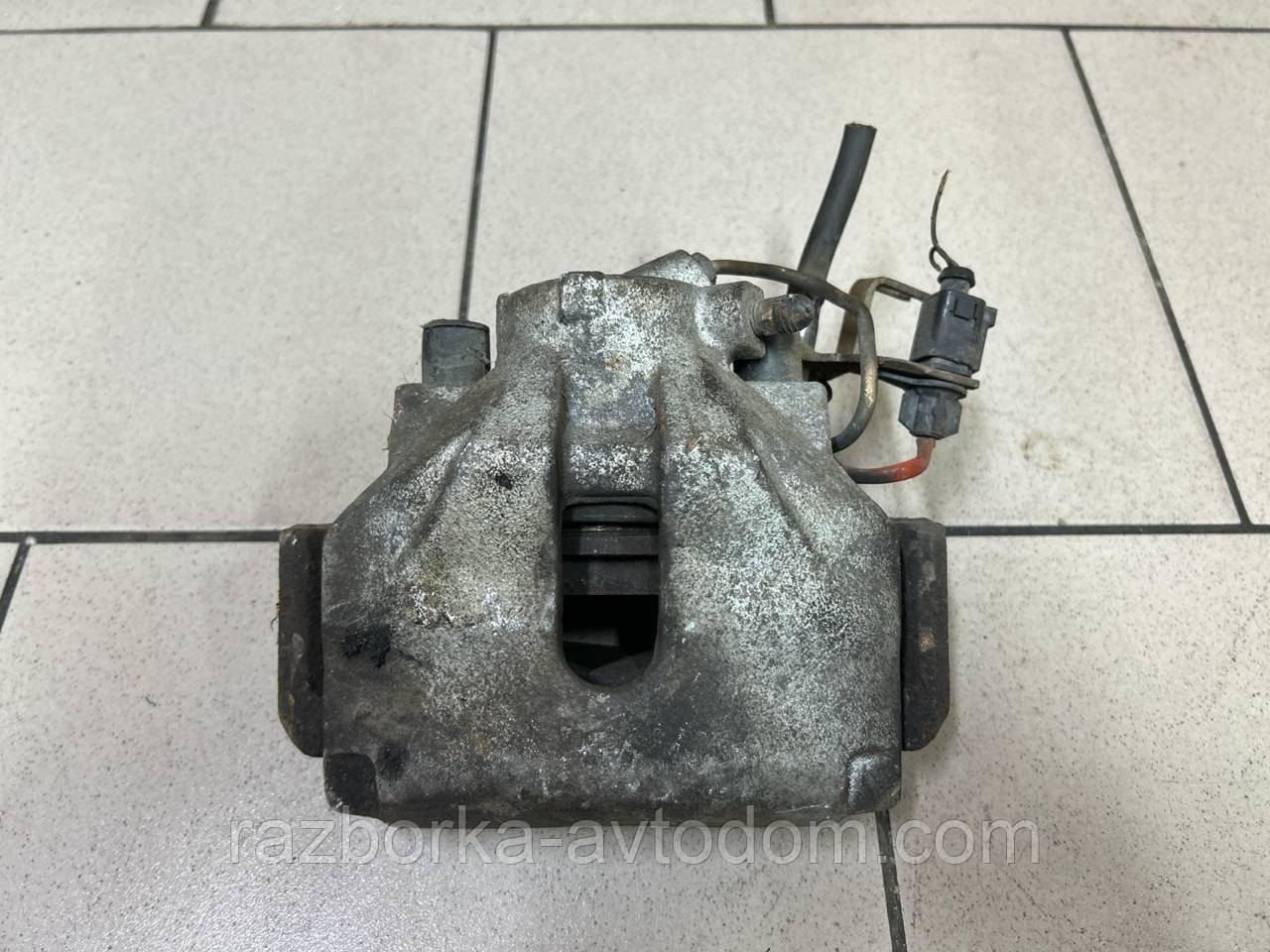 Суппорт передній правий SKODA Superb 1 (02-08) OE:8E0615124A