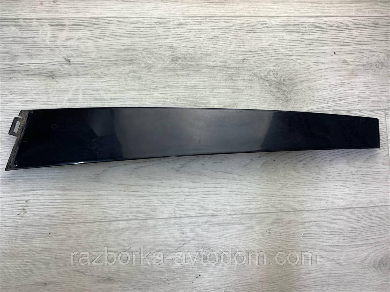 Накладка дверей передньої правої Skoda Superb (02-08) OE: 3B0837902