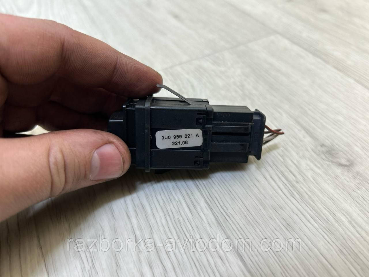 Кнопка нагрівання заднього скла Skoda Superb 1 (02-08) OE:3u0959621a фото 2