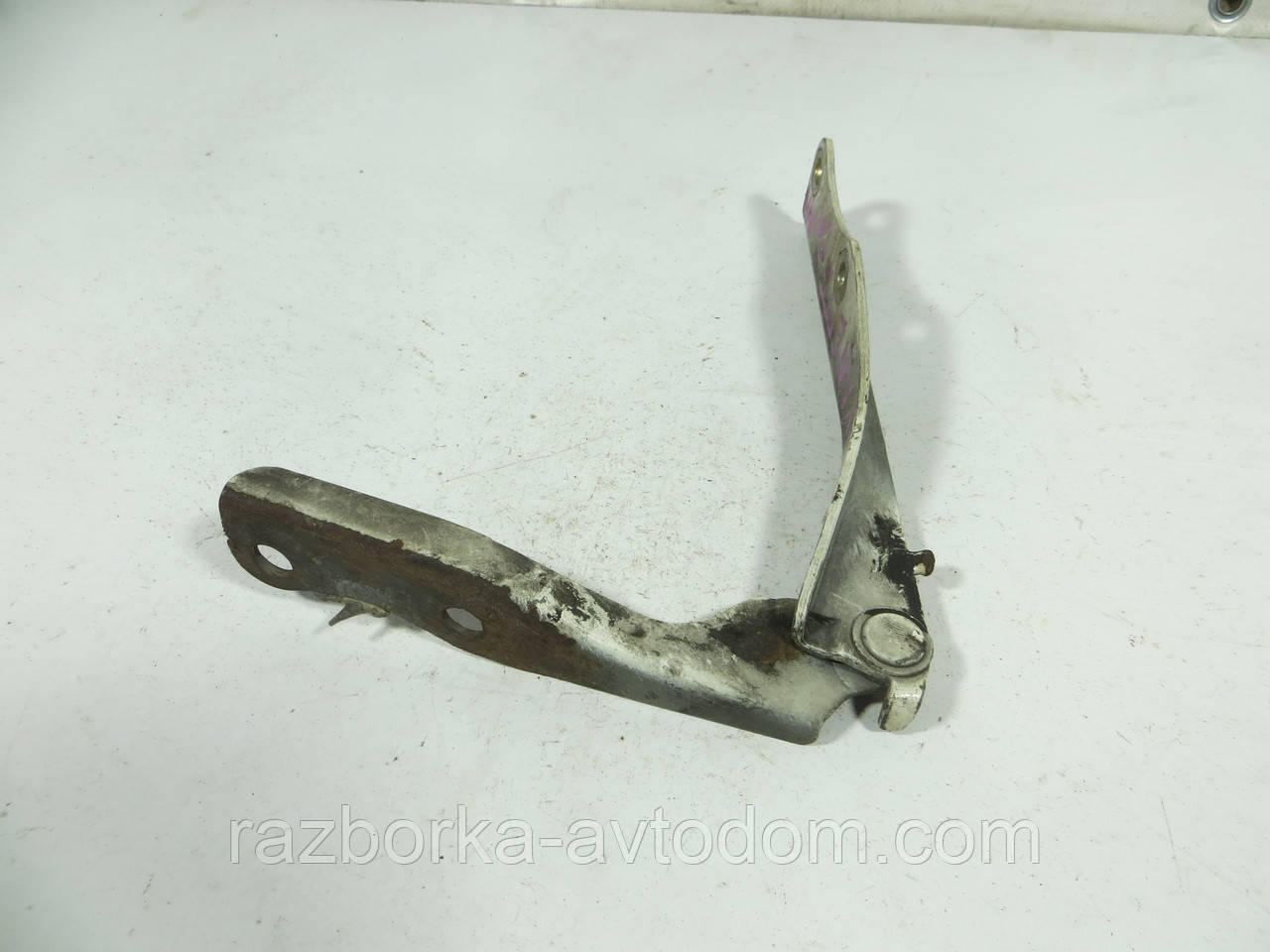 Петля капота права NISSAN VANETTE C23 (1991-2001) ОЕ: 654000C010