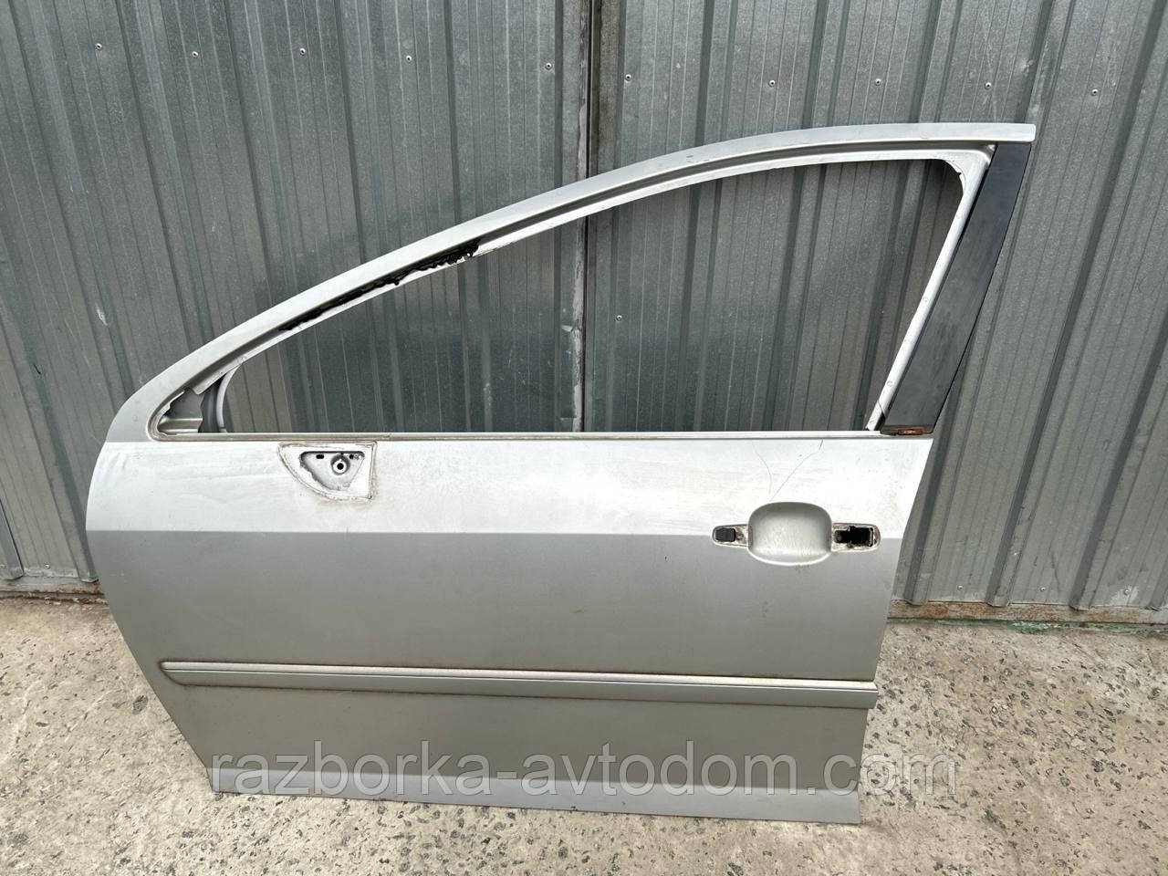 Двері передня ліва (блакитна) PEUGEOT 407 (04-11) OE: 9002AL (код фарби: EZR)