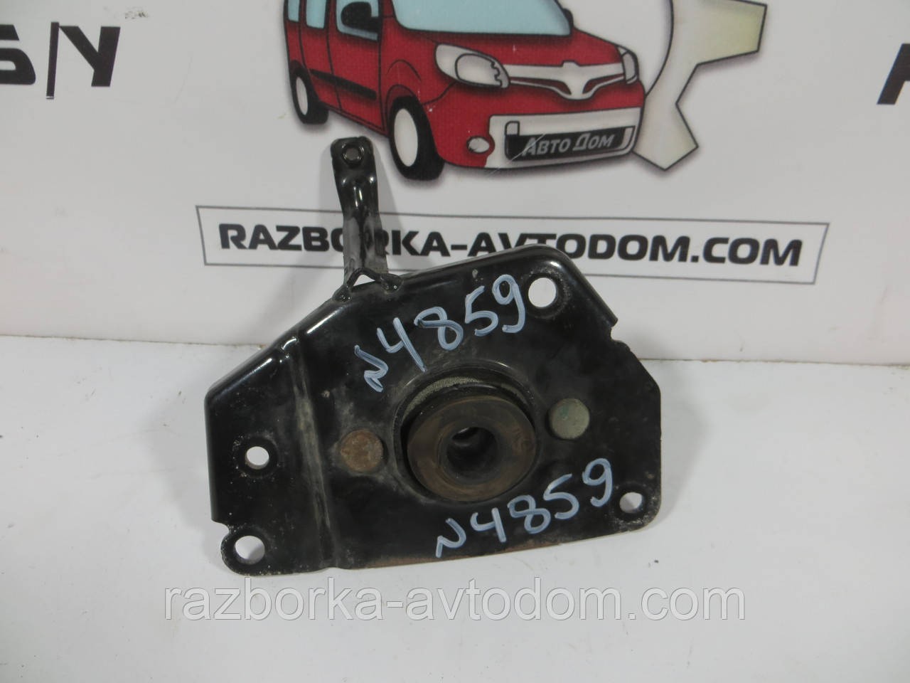 Кронштейн лівий Citroen Berlingo 08-18 1.6HDI 9682731780