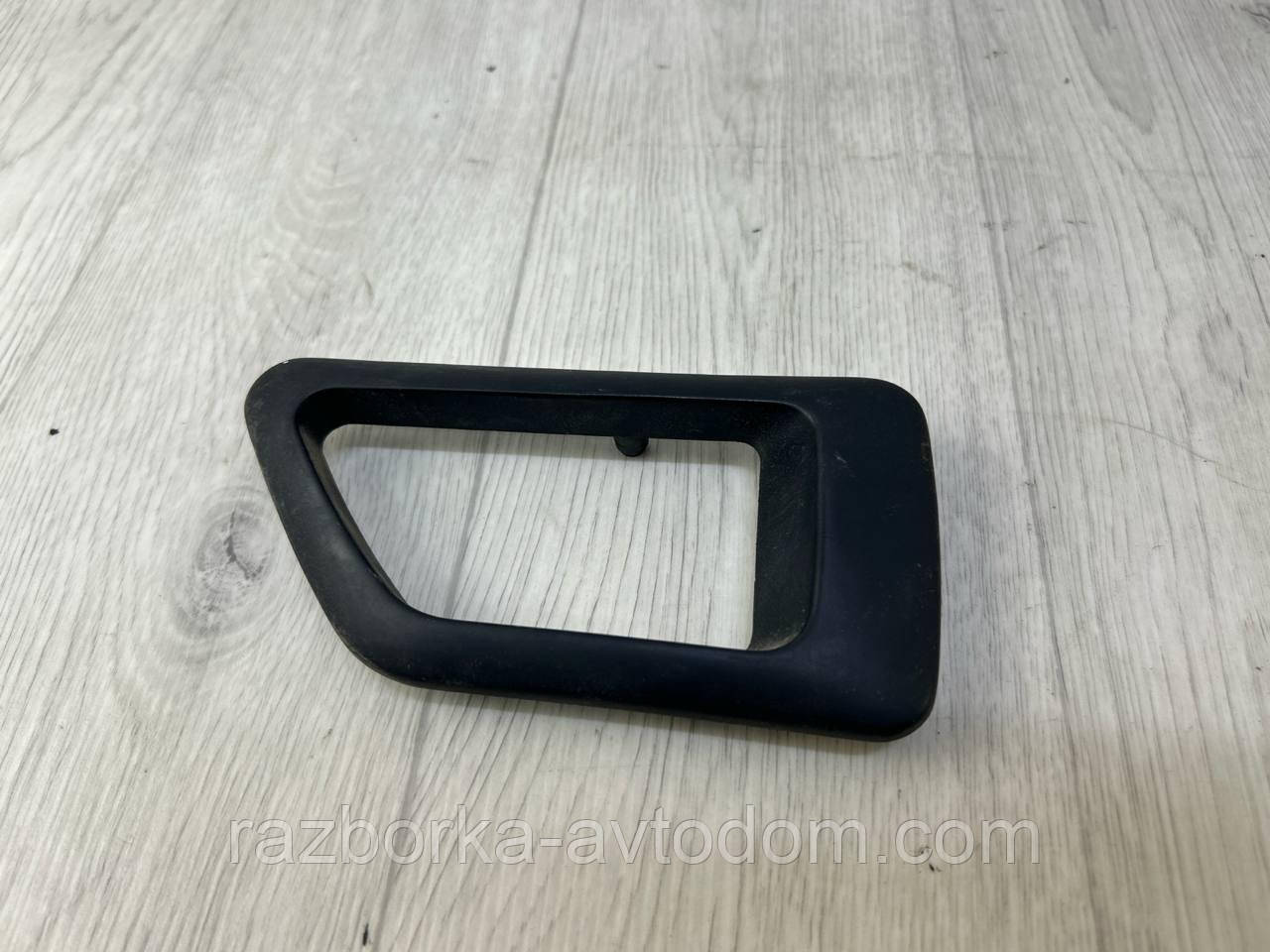 Накладка / Облицювання ручки внутрішньої передньої правої Citroen Berlingo, Peugeot Partner (2003-2008) OE:9605556777