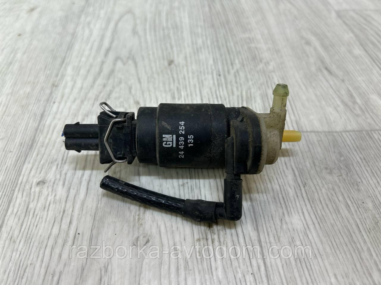 Моторчик-бачка омивача Opel Vectra C, Signum, Zafira B, Combo OE:24439254