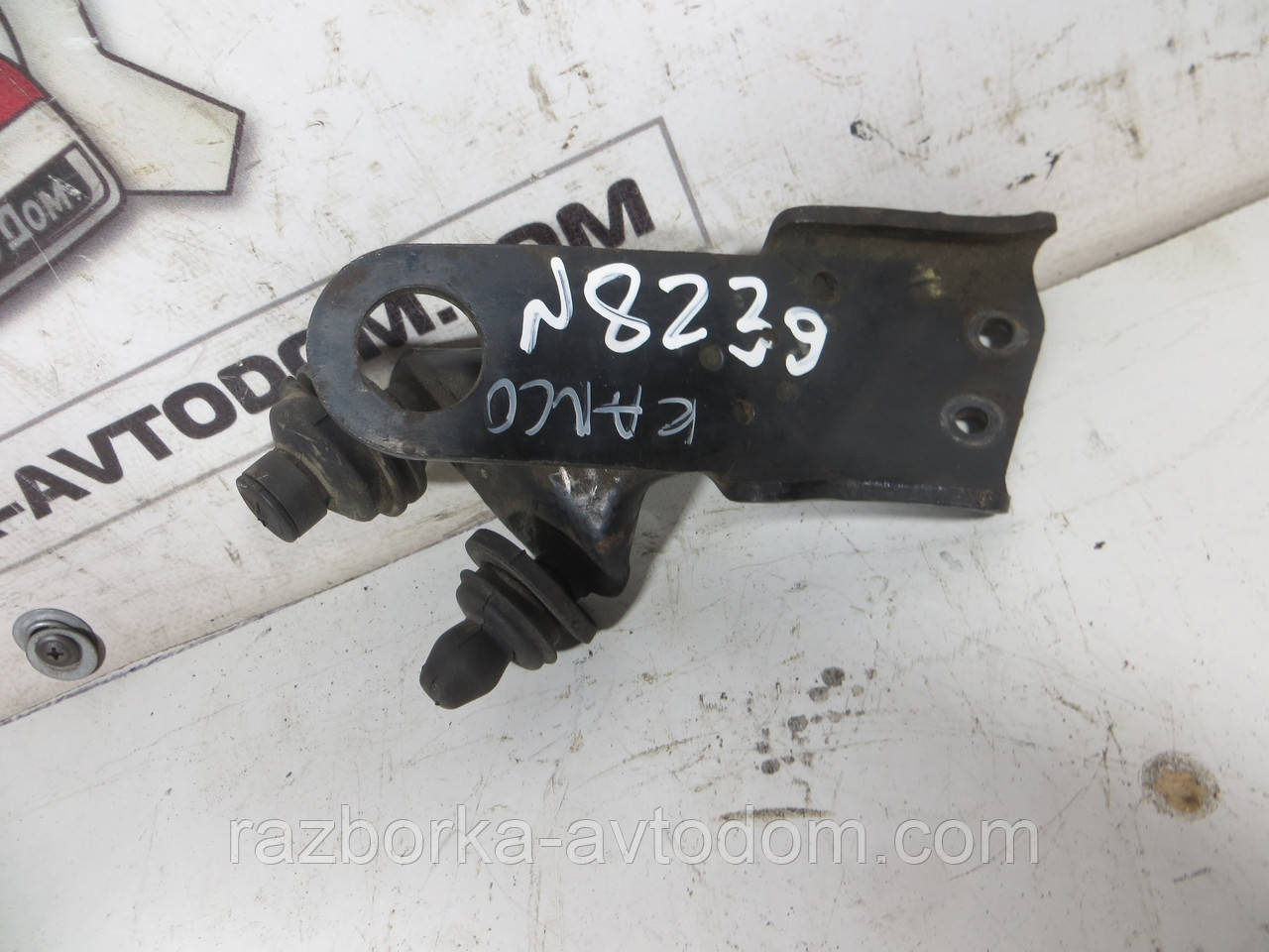 Кронштейн головки блока ззаду зліва Renault Kangoo (1997-2007) ОЕ: 220299, 8200220299, 8200068473-A