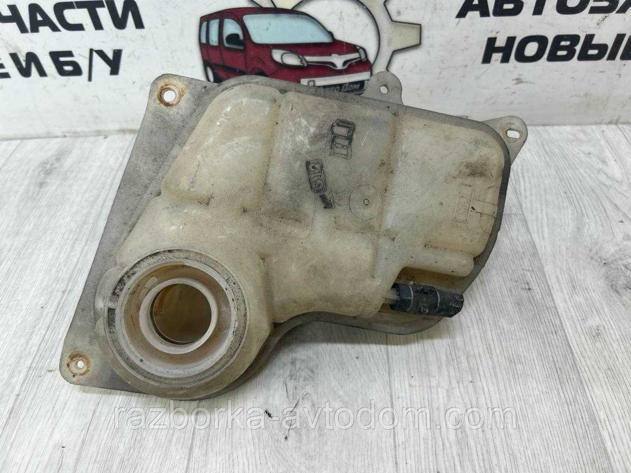 Бачок розширювальний Skoda Superb 1 (02-06), VW Passat B5 (95-05), Audi A4 B5, A6 C5 OE: 88121403l
