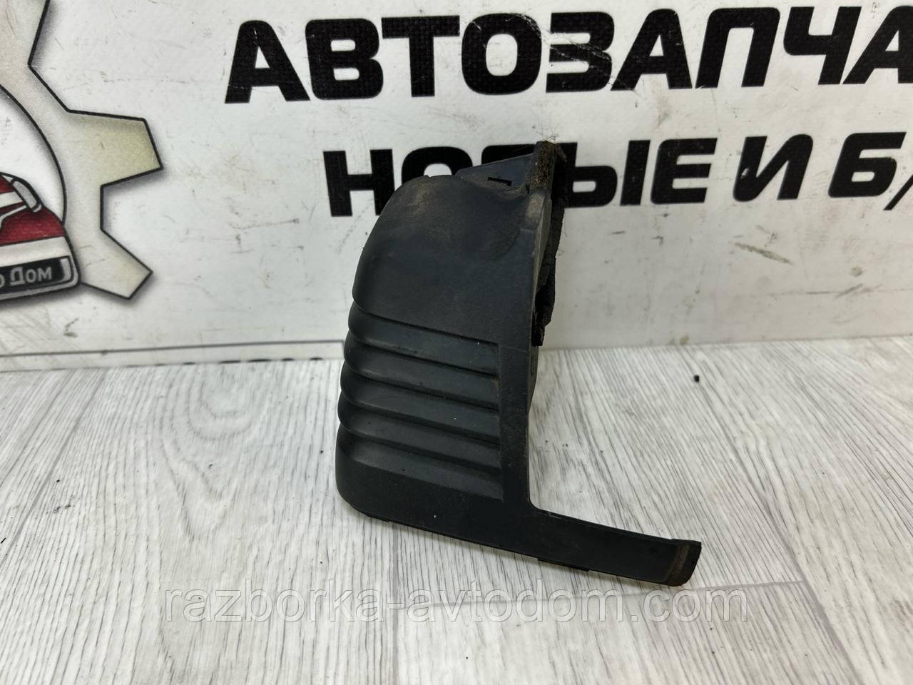 Решітка вентиляційна на торпеду ліва (дефлектор) Opel Omega B (93-99) OE:90379978