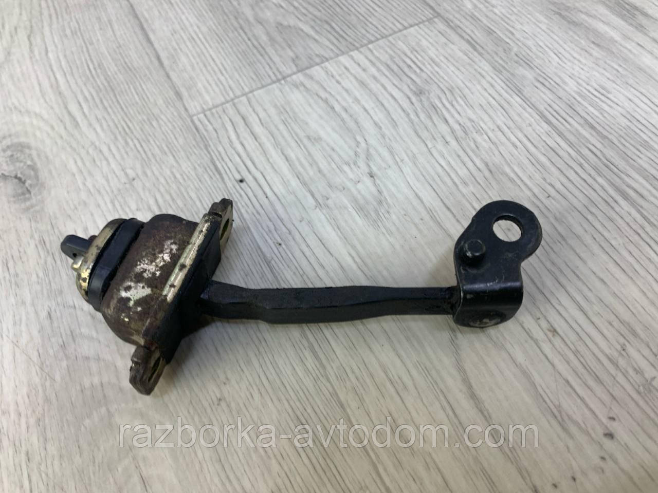 Обмежувач дверей задній правий Daewoo Lanos / Sens OE:96259090