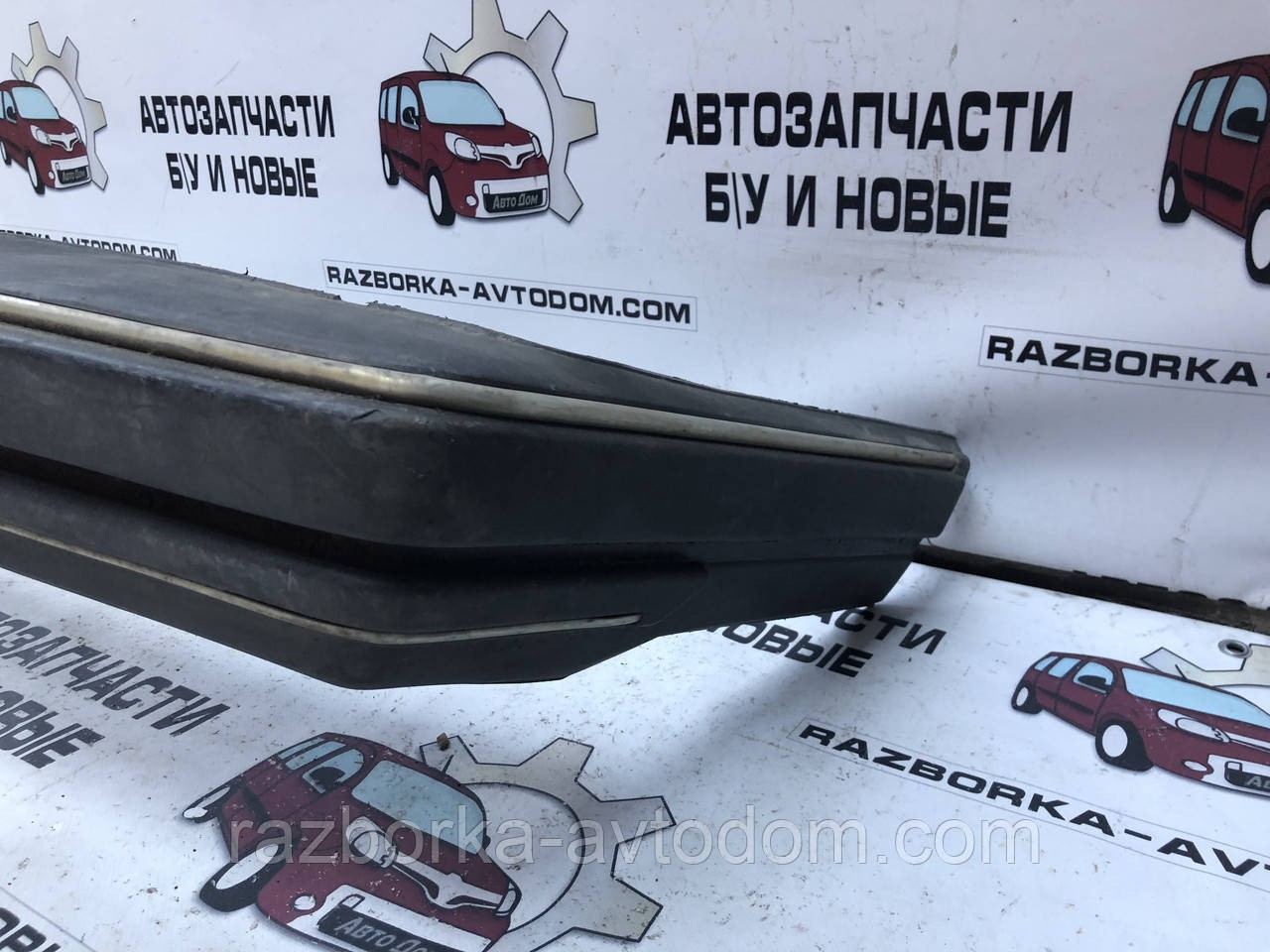 Бампер передній VW Santana B2 (81-84) OEM 325807221