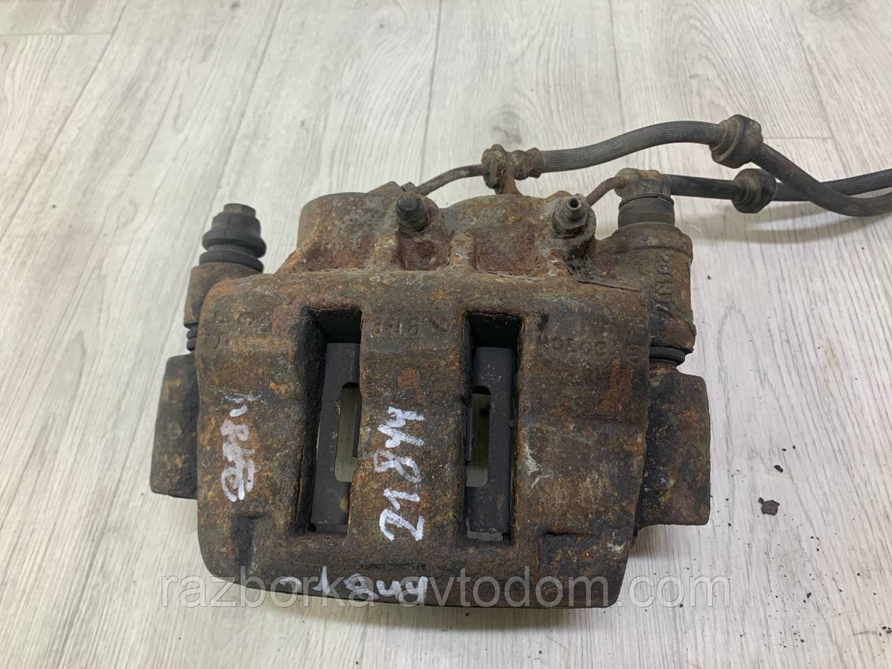 Суппорт передній лівий R16/ два шланги Renault Master (1998-2003) ОЕ:7701206725 OE: 7701049695