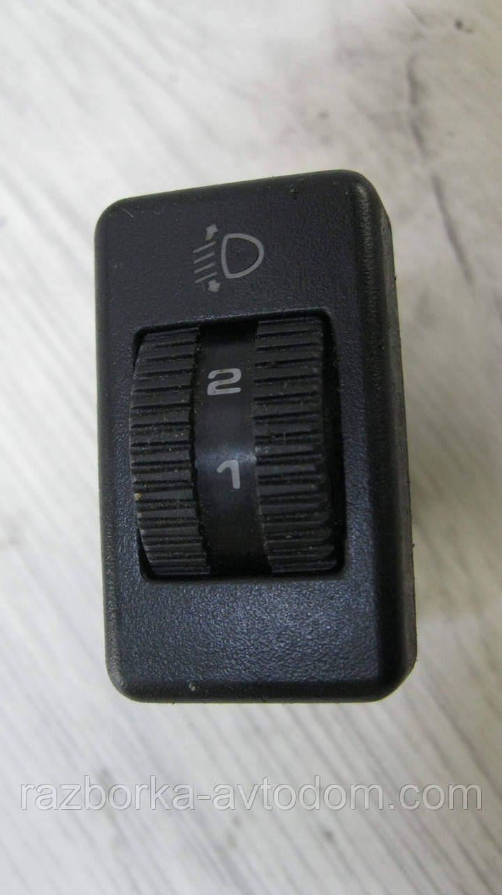 Кнопка регулятора фар VW Passat B3 (1988-1993) OE: 357941333