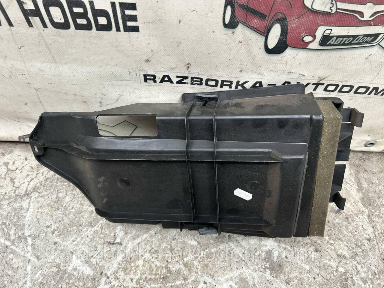 Бардачок багажника правий/кріплення аптечки VW Passat B5 (1997-2000) OE: 3b9867706b