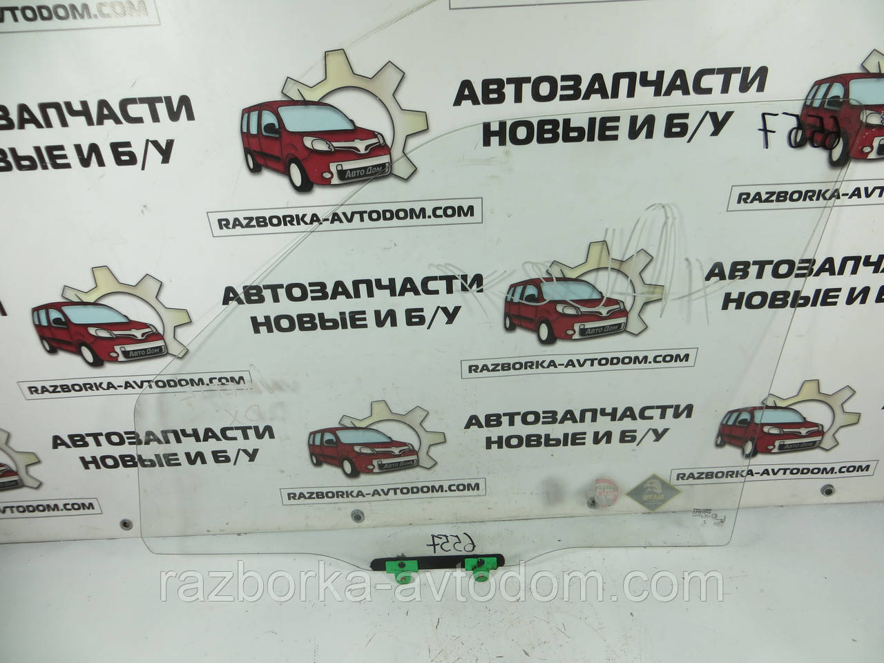 Скло передніх правих дверей Nissan Vanette C23 (1991-2001). ОЕ: 803003C400