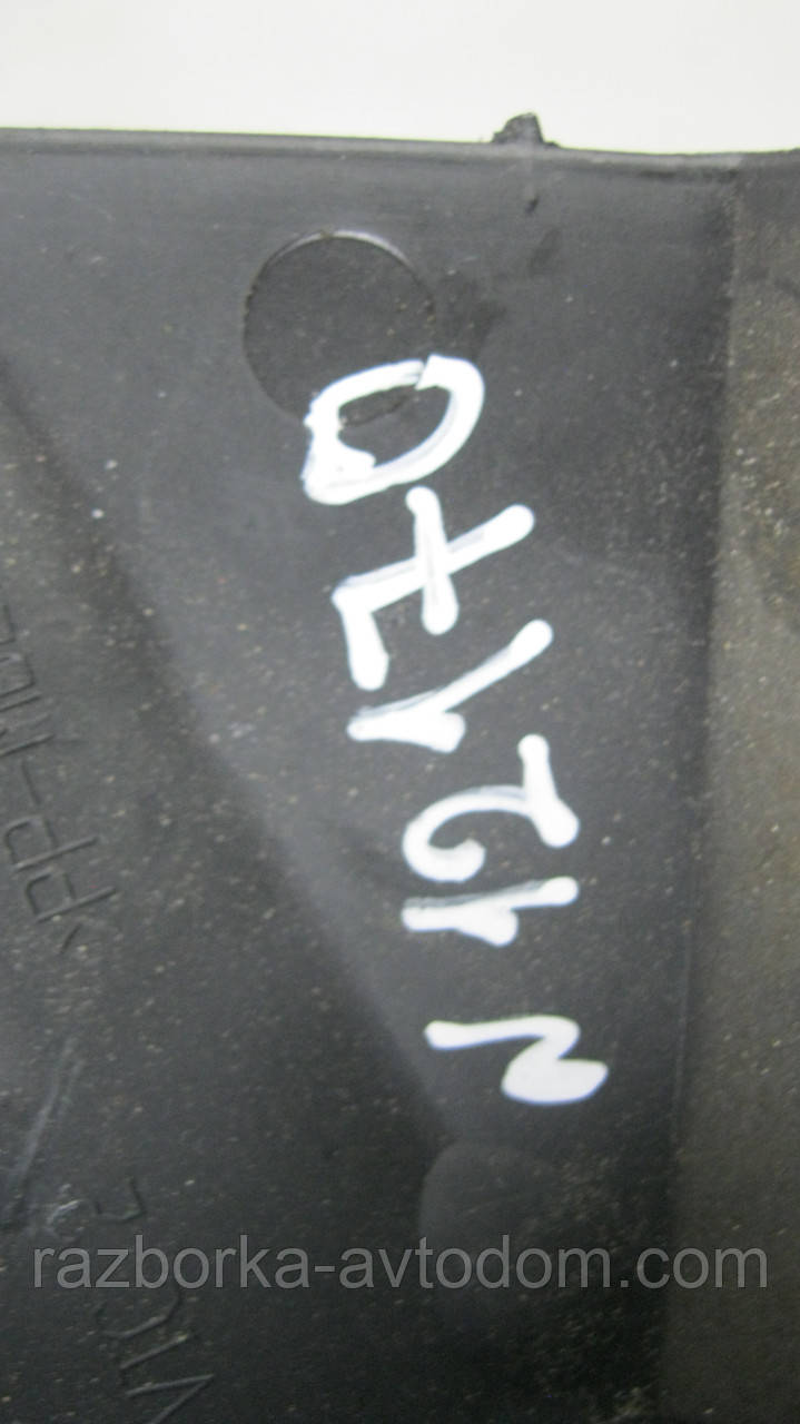 Накладка замка задньої правої двері Renault Megane 2 (2003-2009) OE:8200264644