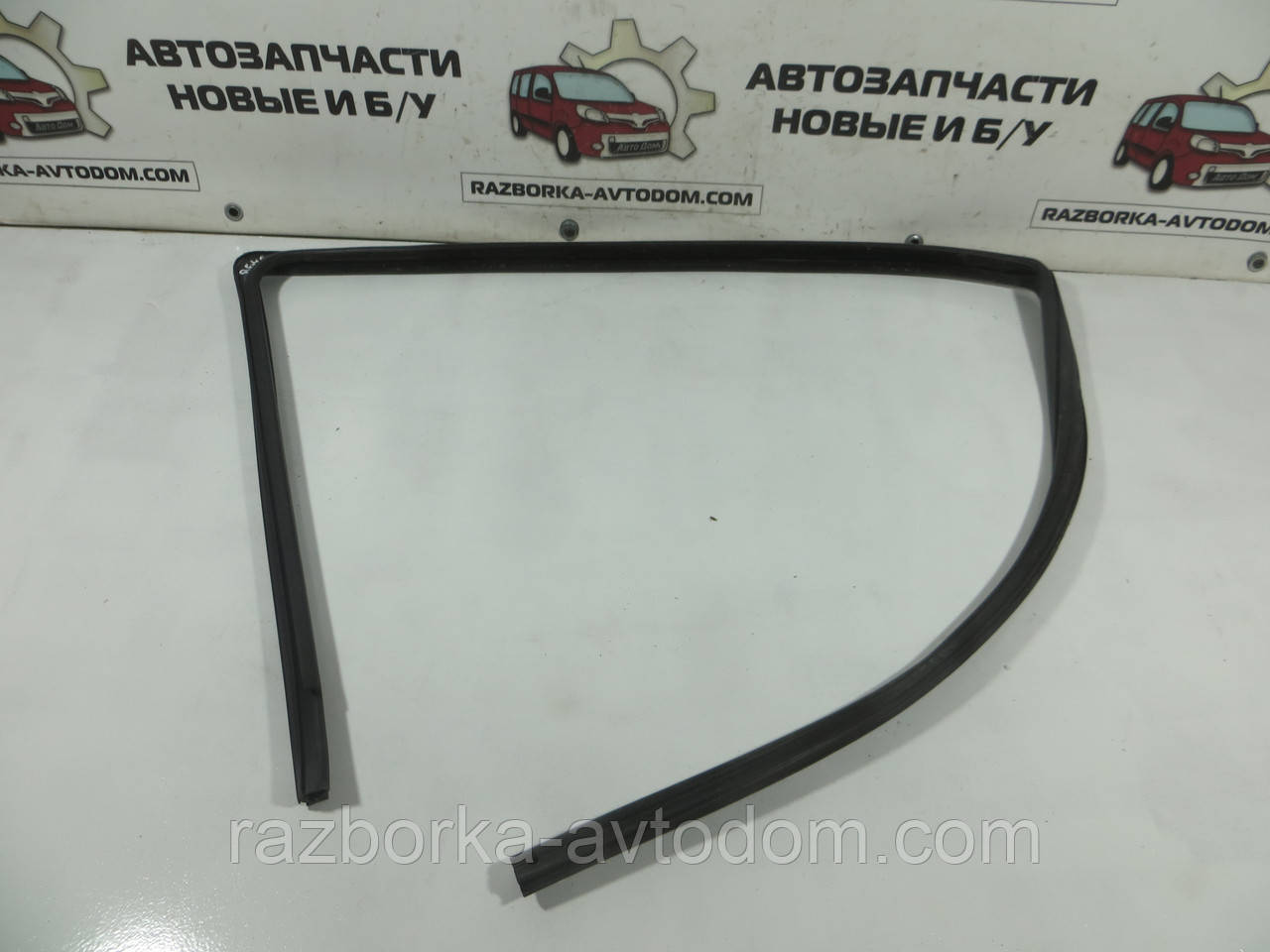 Щільна гумка скла передня лівих дверей Opel Zafira A (1999-2005) ОЕ: 90579538