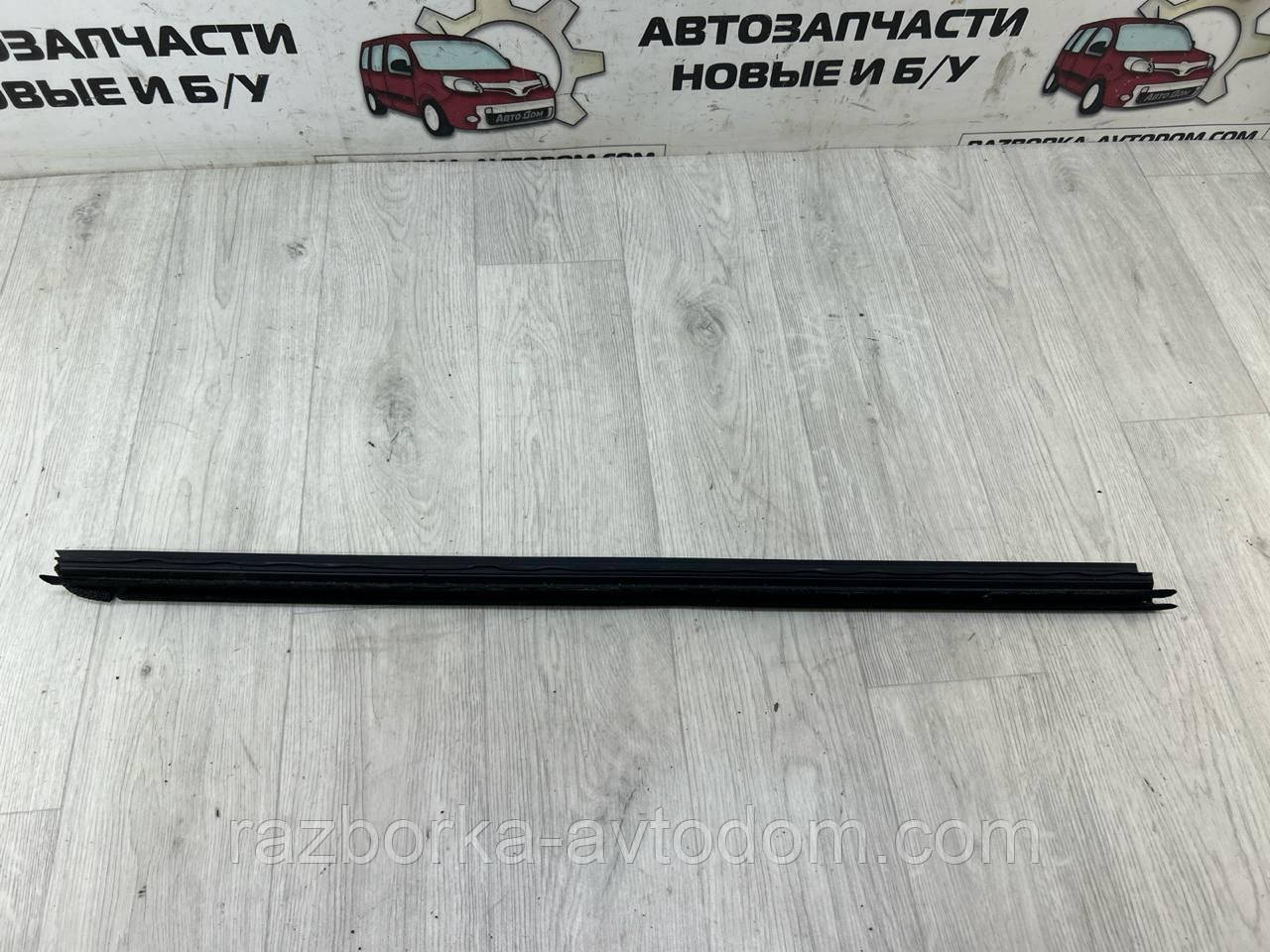 Ущільнювальна гумка заднього правого дверей седан Peugeot 407 (04-11) фото 2