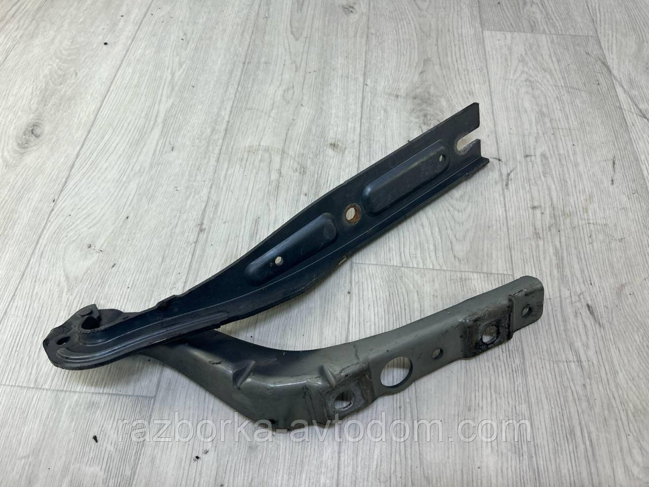 Петля капота ліва PEUGEOT 407 (04-11) OE:9640968880
