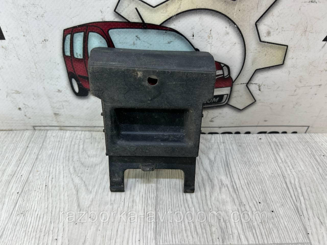 Заглушка лівої накладки задня порога (під домкрат) Opel Astra G (98-05) OE:90561497