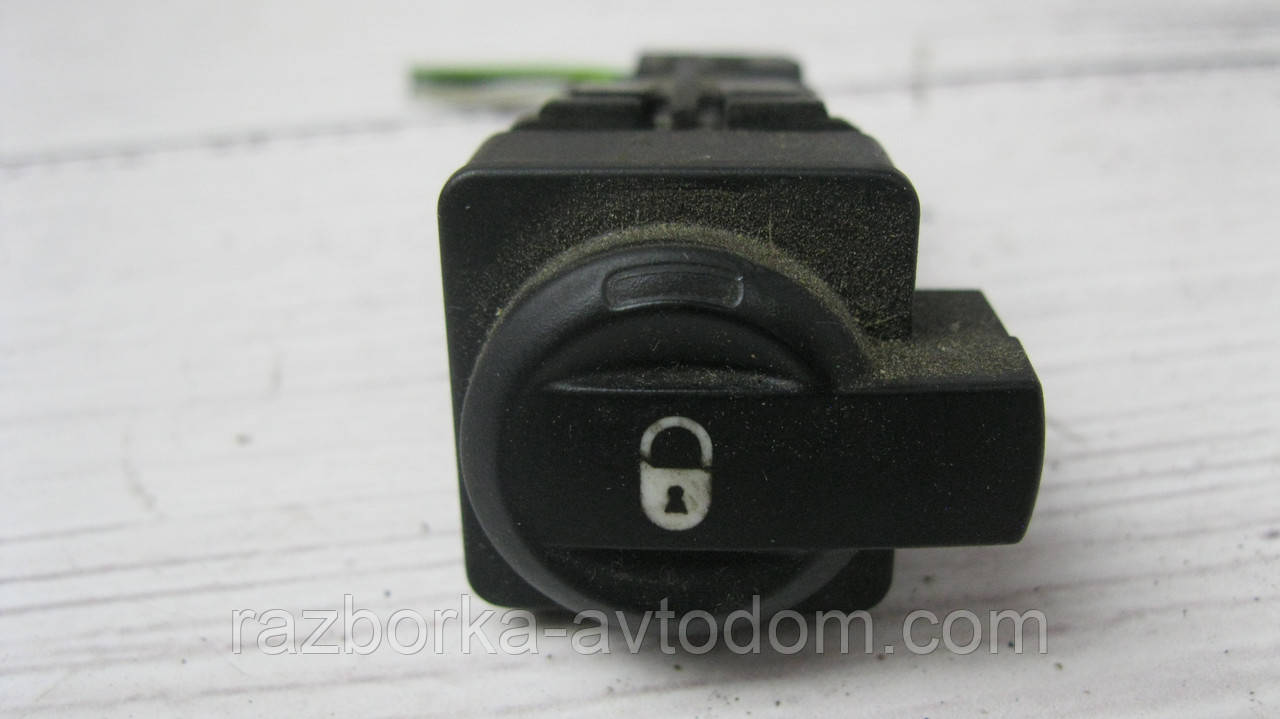 Кнопка центрального замка Citroen C4 (2004-2010) OE:96476626XT