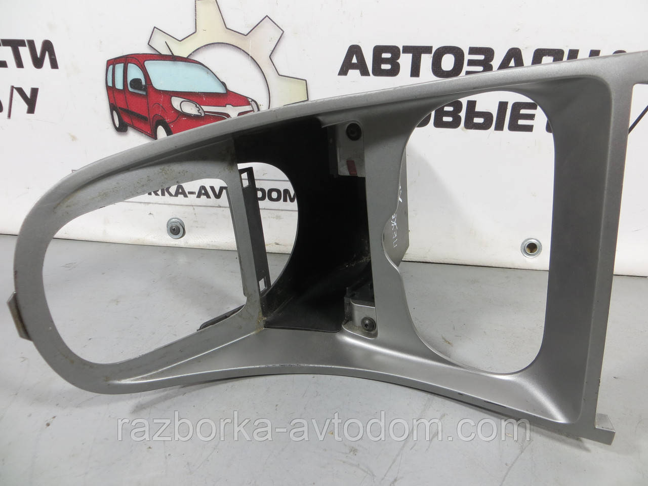 Консоль торпеди центральна Peugeot 307 (2001-2008) ОЕ: 215019
