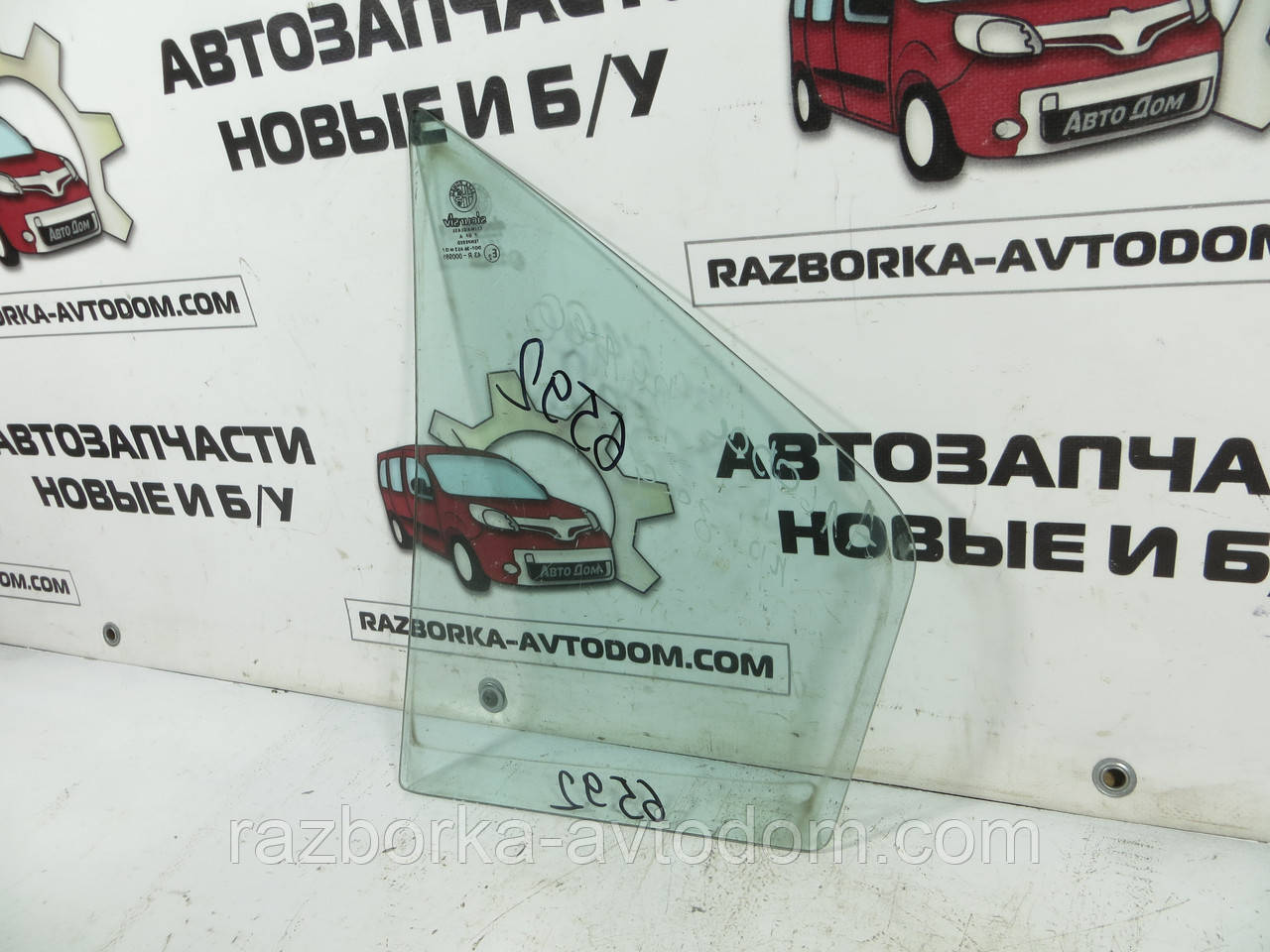Скло заднього правого дверцята (форточка) ALFA ROMEO 33 (1983-1995) ОЕ: 6 050 3725