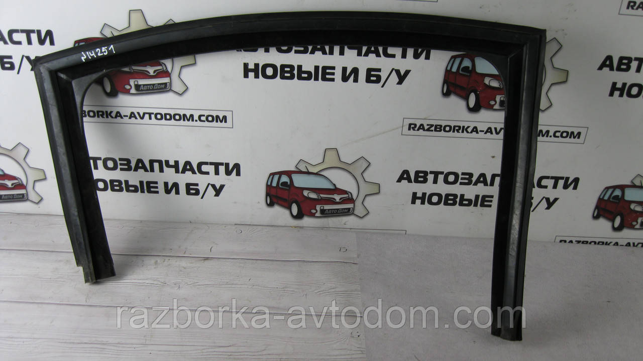 Ущільнювальна гумка скла дверей задньої правої Citroen C4 (04-08) OE:9300P1