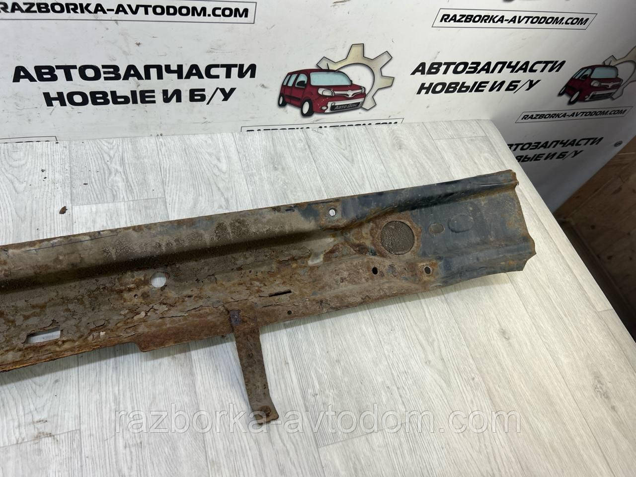 Підсилювач бампера заднього седан Opel Omega B (93-99) 2,0i 16V OE:90458259