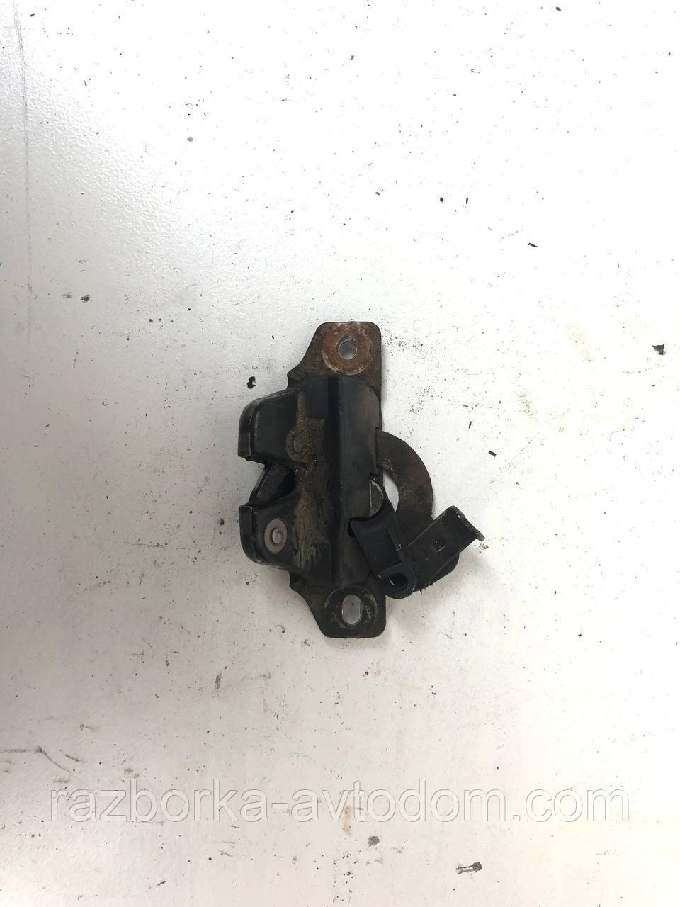 Замок задньої правої дверцят нижній Citroen Berlingo (03-08) OE: 8726 C7
