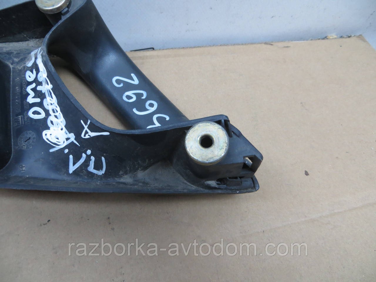 Ручка двері внутрішня ліва Opel Omega A (86-90) 90230859