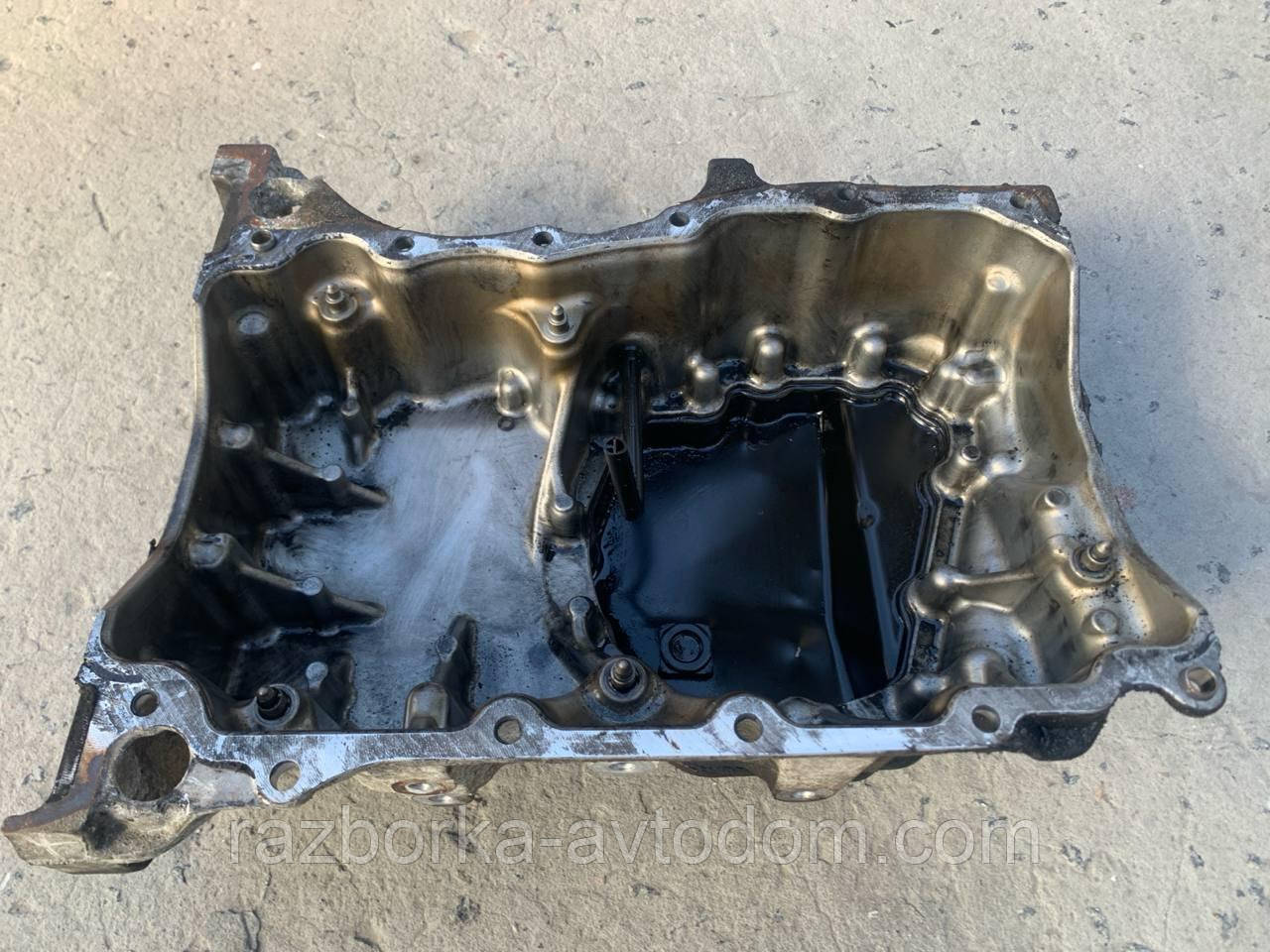 Піддон двигуна оливний 1. 6 dci Renault scenic 3, Megane 3 , Trafic 3 , Vivaro   R9M  OE:111235980r